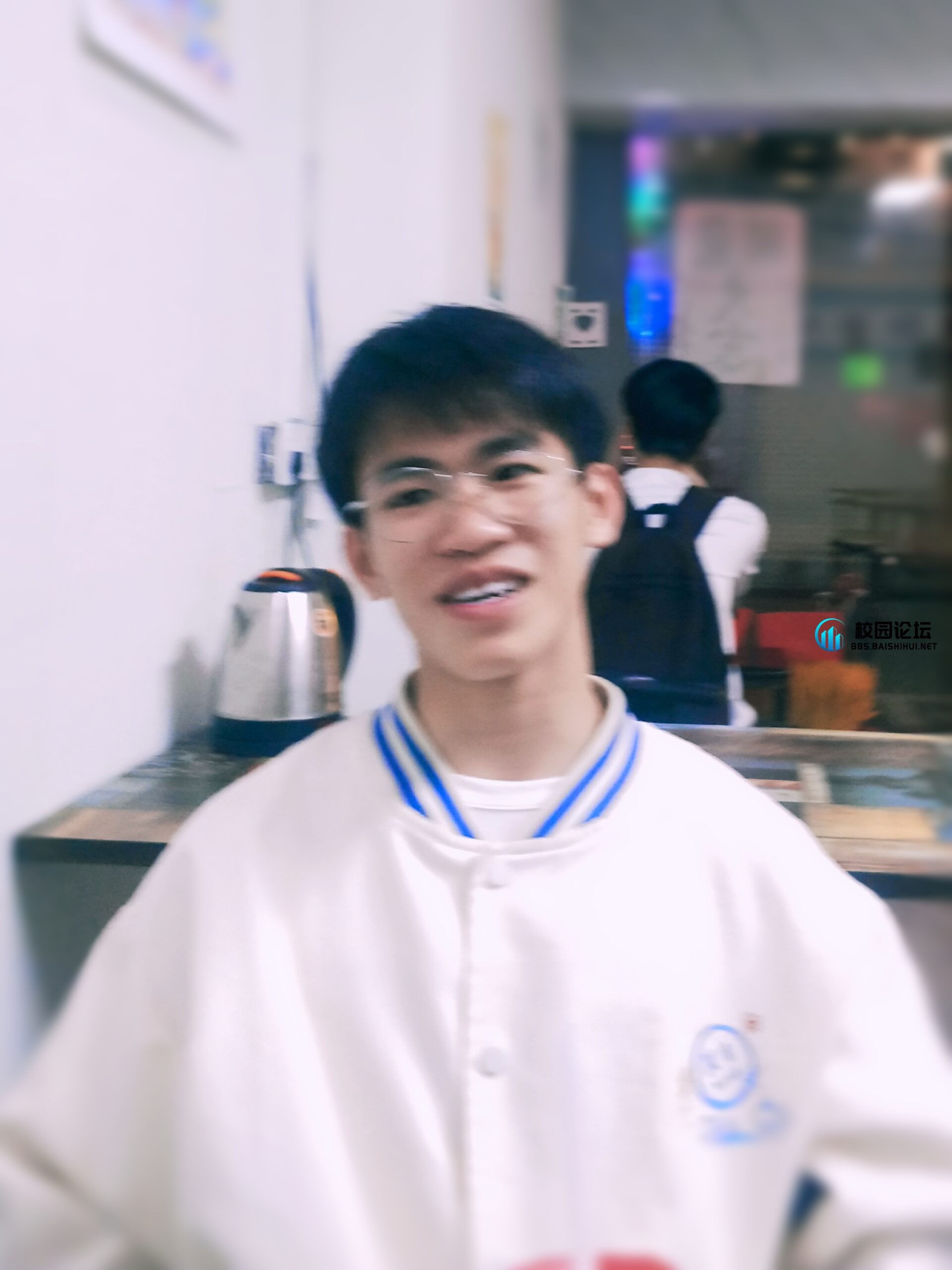 氛围感帅哥来袭 - 校园论坛