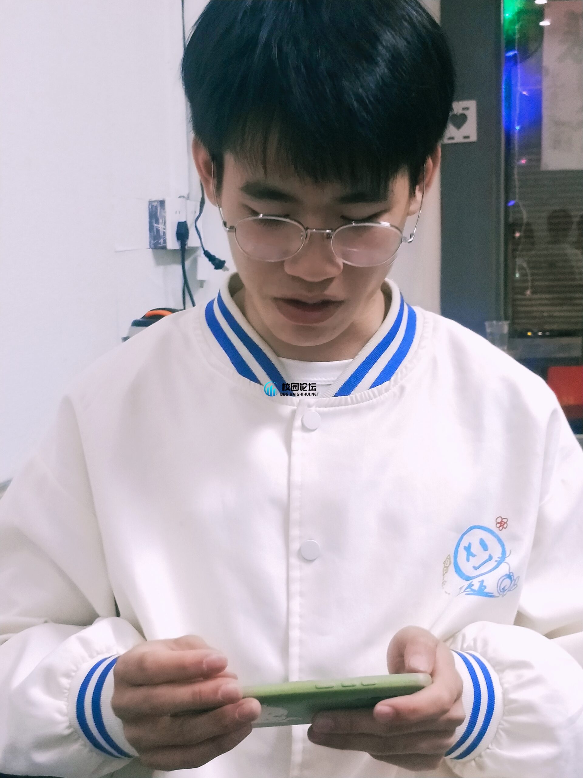 氛围感帅哥来袭 - 校园论坛