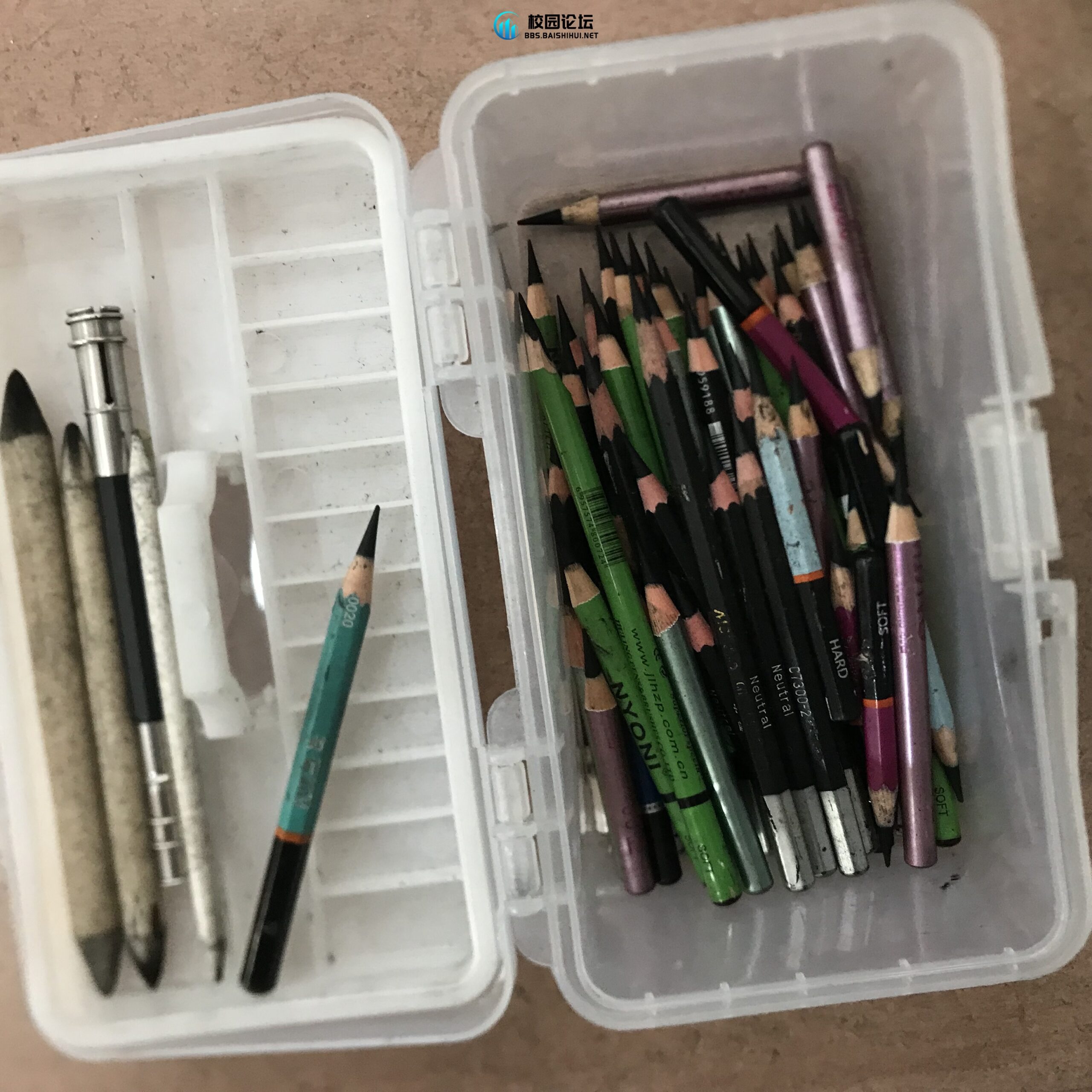 连盒带笔卖，一共三盒。一盒六块钱不可议价，可送货到班 - 校园论坛