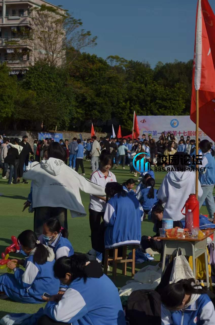 找一下这中间那位同学，想要个微信 - 校园论坛