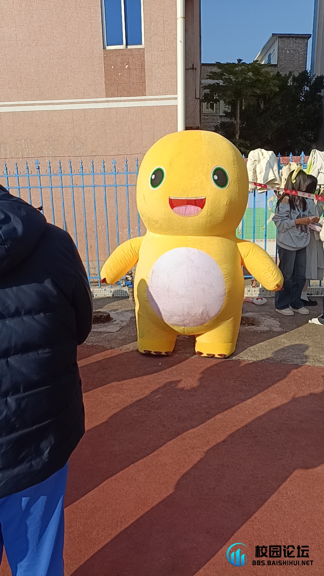 奶龙求返图 - 校园论坛