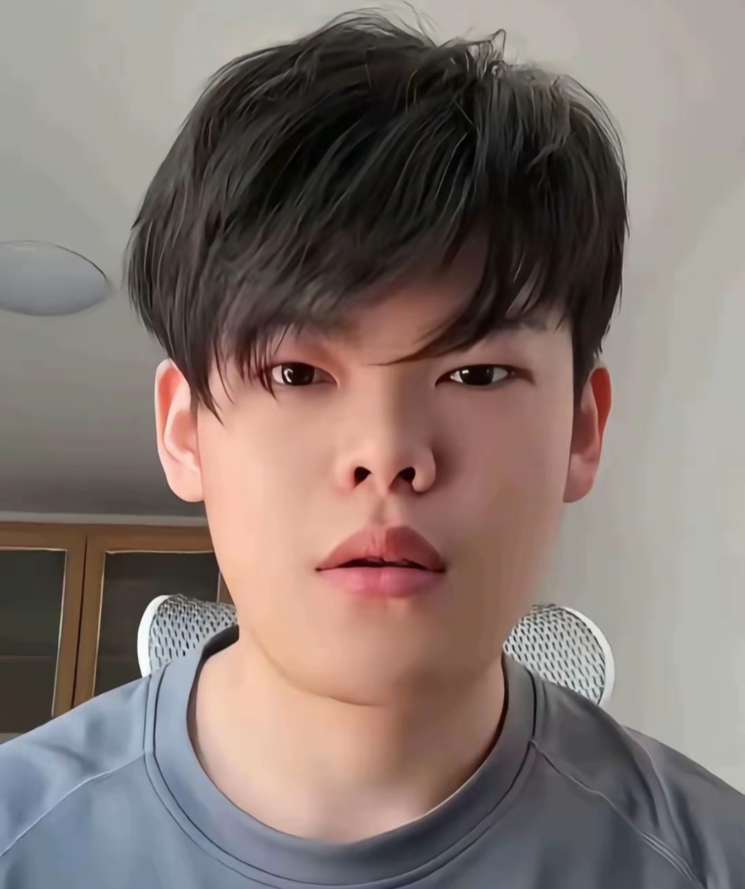 点击输入文本的头像 - 校园论坛