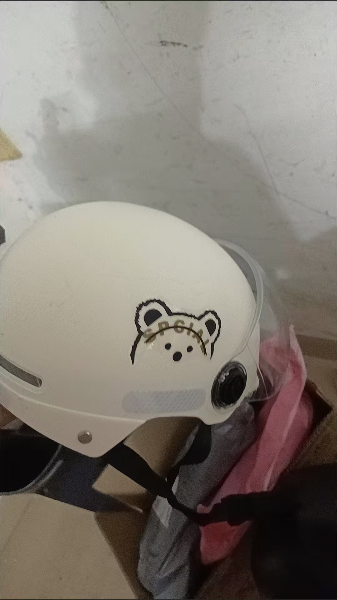 是谁拿错了头盔 - 校园论坛