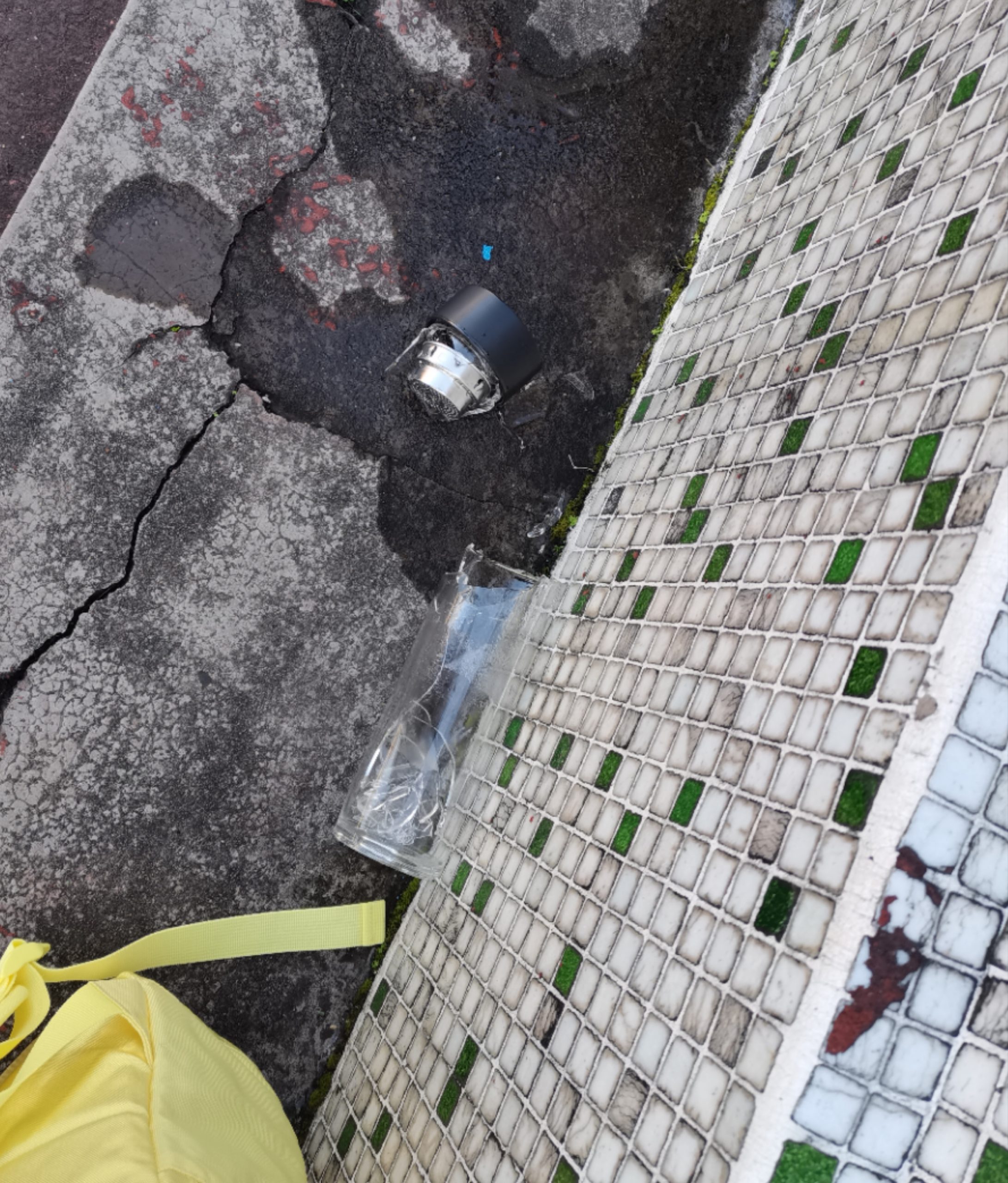 打碎杯子 - 校园论坛